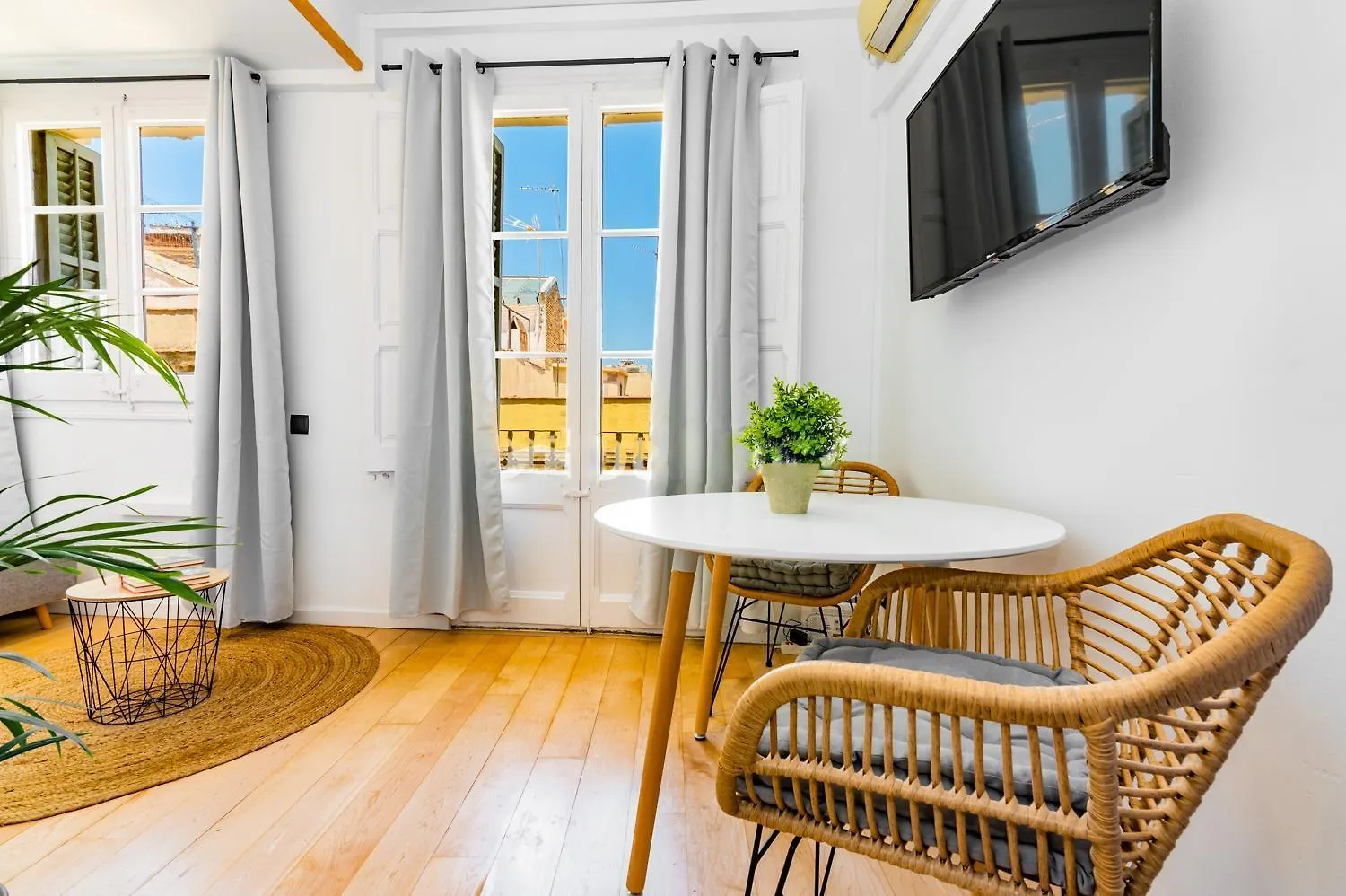 R&B Mila Apartment Barcelona Spain