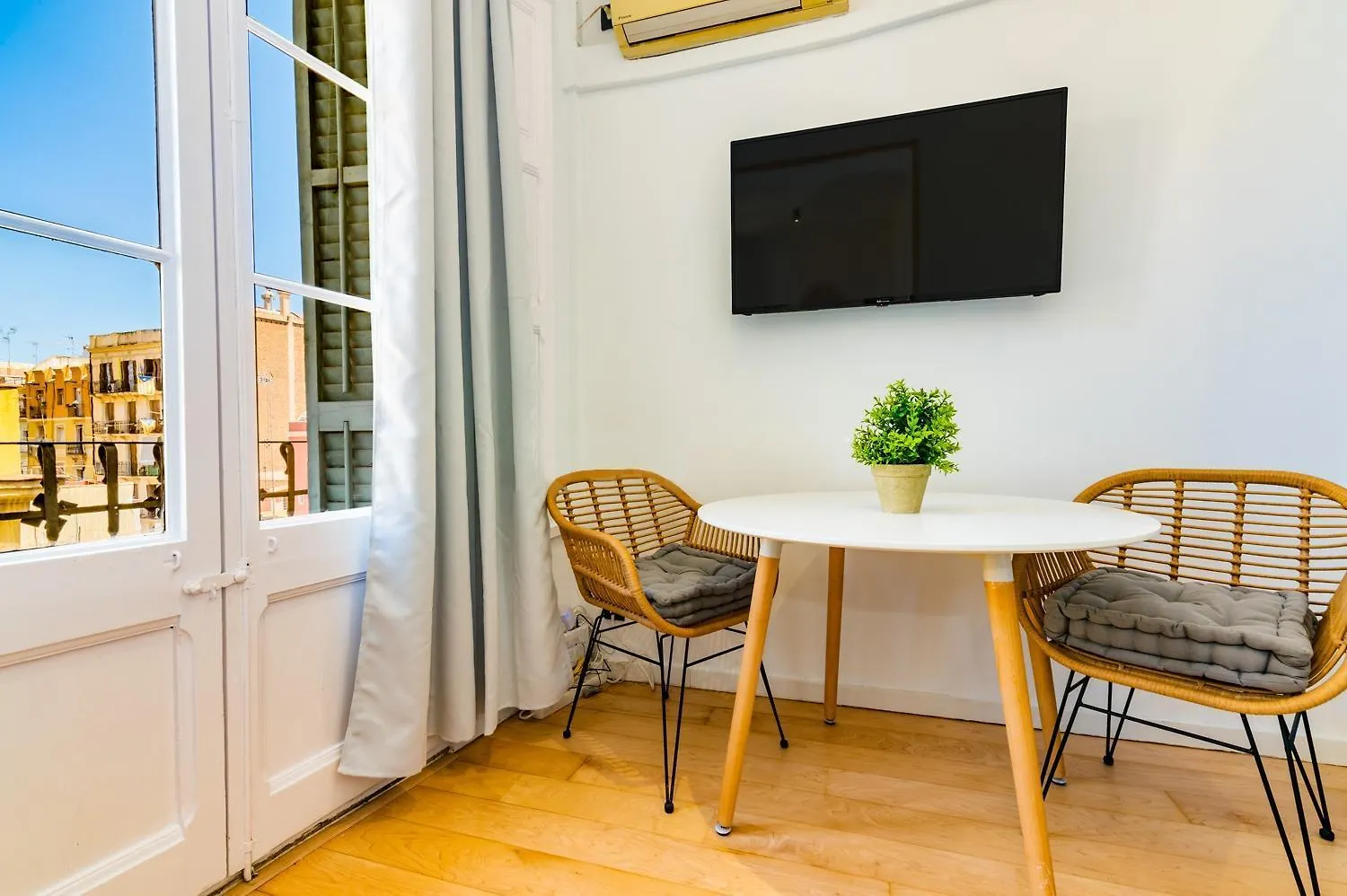 R&B Mila Apartment Barcelona Spain